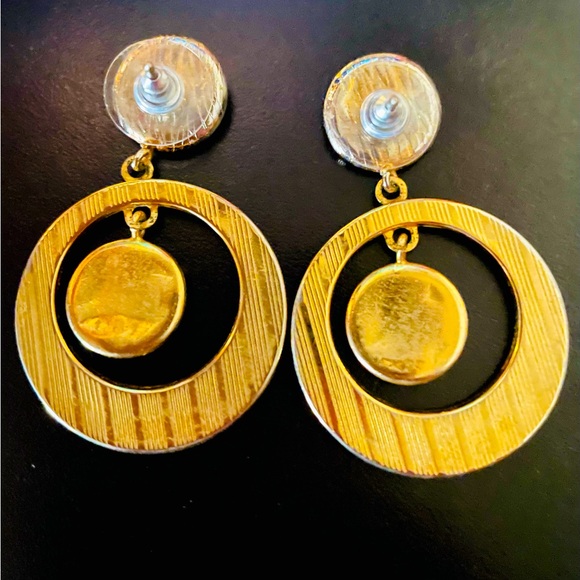 Vintage Damascene Ornate Black and Gold Birds and Flowers Hoop Earrings - Picture 4 of 4